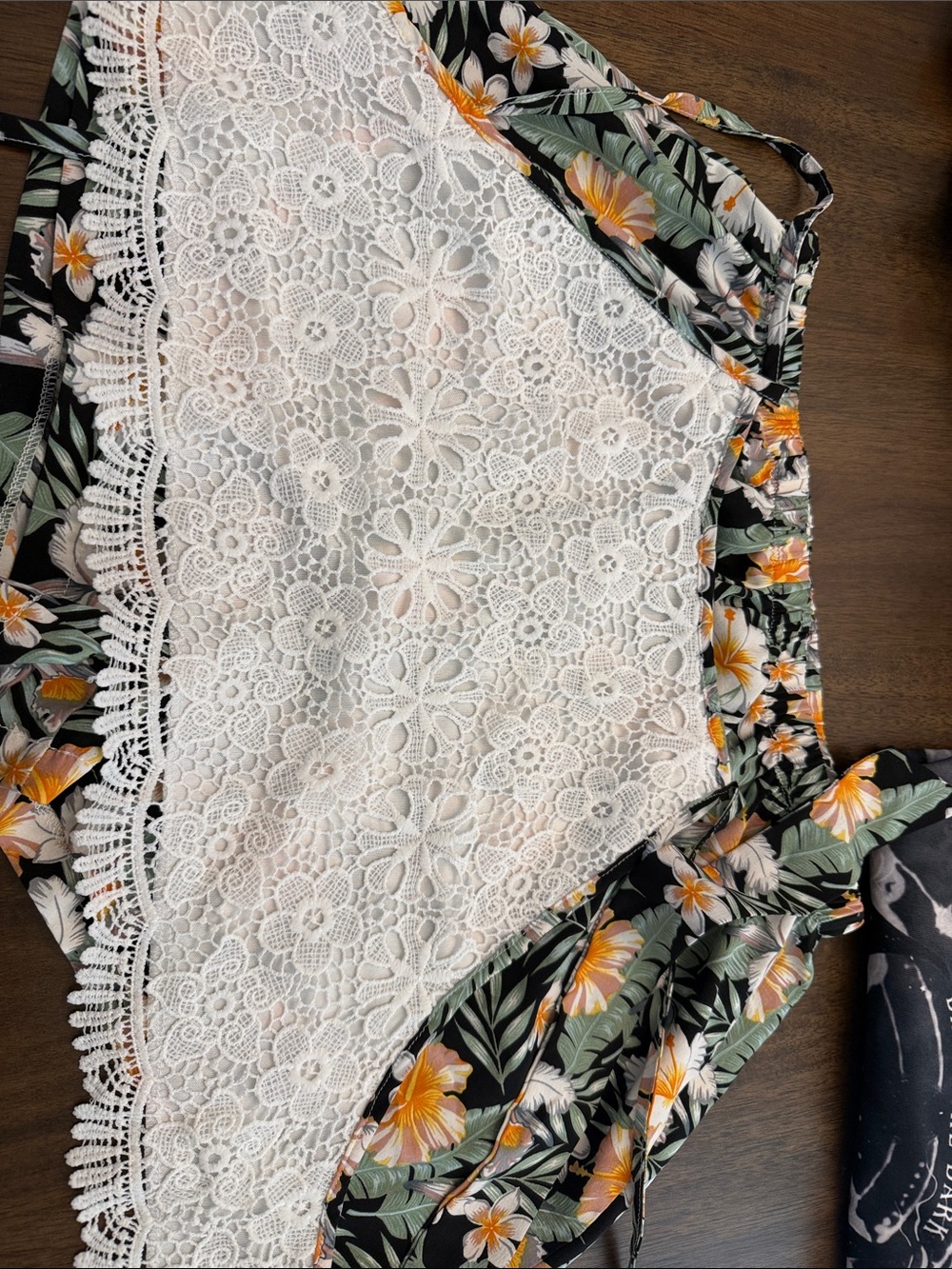 Floral Print Women's Set in Black and Yellow - Classic Tropical Style